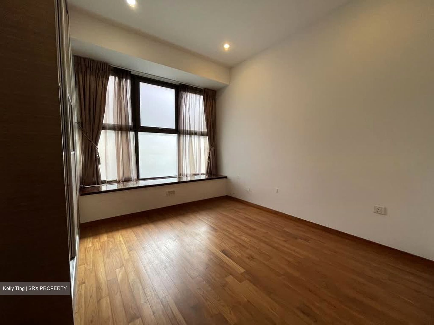 Holland Link (D10), Terrace #602884491